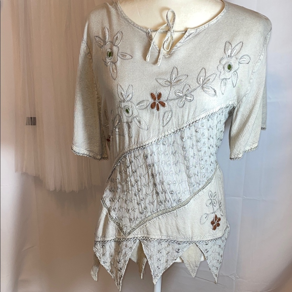 Chic Cream Floral Embroidered Blouse